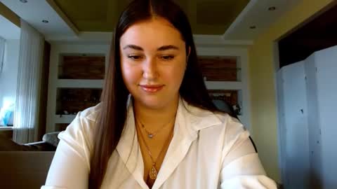 Elizabeth  online show from September 30, 6:51 am