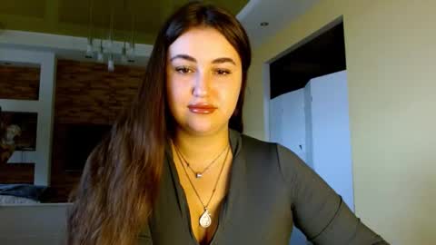 Elizabeth  online show from November 25, 7:30 am