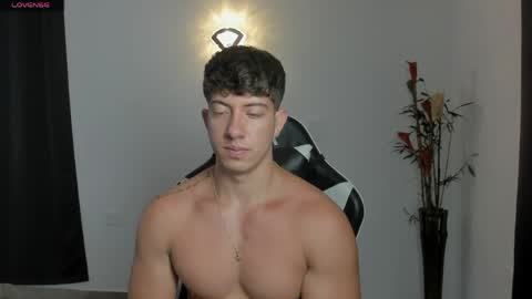 Snapshot of sean_brownx chatting on June 3, 2:33 pm Sean online show from June 3, 2:33 pm
