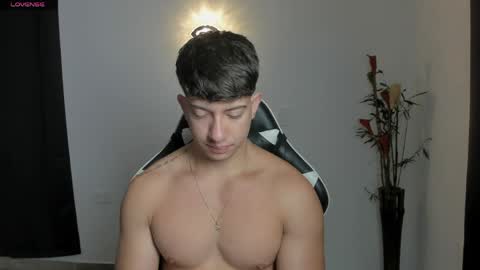 Snapshot of sean_brownx chatting on June 5, 11:49 am Sean online show from June 5, 11:49 am