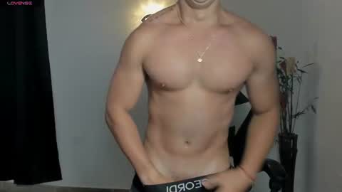 Snapshot of sean_brownx chatting on June 20, 2:20 pm Sean online show from June 20, 2:20 pm
