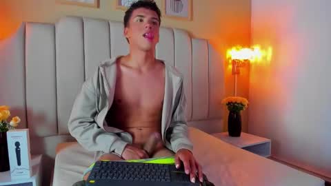 Sean online show from October 11, 4:22 am