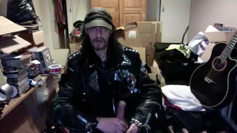 Snapshot of seasidesteve71 chatting on April 19, 3:17 am seasidesteve71 online show from April 19, 3:17 am