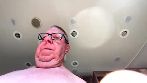 Snapshot of seaskiii chatting on December 15, 2:43 pm Chris online show from December 15, 2:43 pm