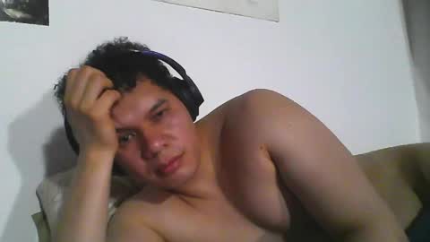 Snapshot of seb5759 chatting on May 29, 12:19 am seb5759 online show from May 29, 12:19 am