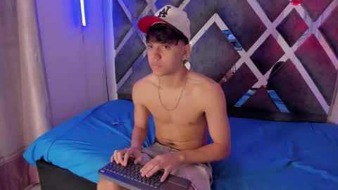 Snapshot of sebas_pretty7 chatting on November 22, 12:26 pm sebas_pretty7 online show from November 22, 12:26 pm