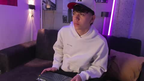 Snapshot of sebas_pretty7 chatting on November 26, 12:28 pm sebas_pretty7 online show from November 26, 12:28 pm