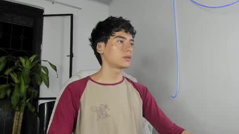 Snapshot of sebas_rosse chatting on September 23, 11:08 pm sebastian online show from September 23, 11:08 pm