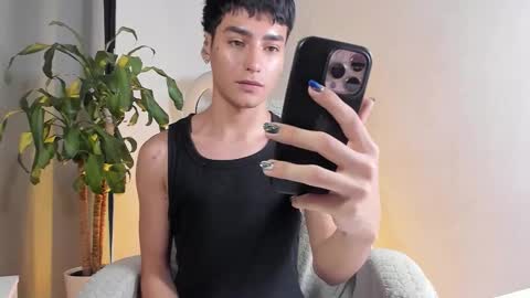 Snapshot of sebas_rosse chatting on December 16, 2:11 pm sebastian online show from December 16, 2:11 pm