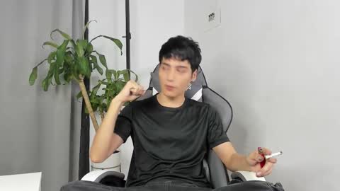 Snapshot of sebas_rosse chatting on January 12, 3:50 pm sebastian online show from January 12, 3:50 pm