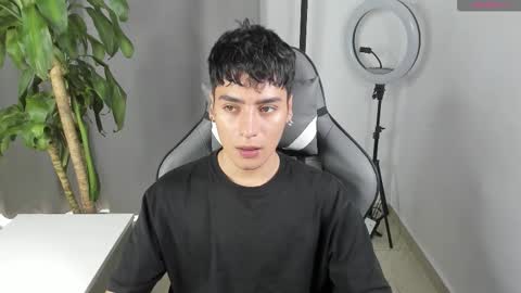 Snapshot of sebas_rosse chatting on February 3, 3:39 pm sebastian online show from February 3, 3:39 pm