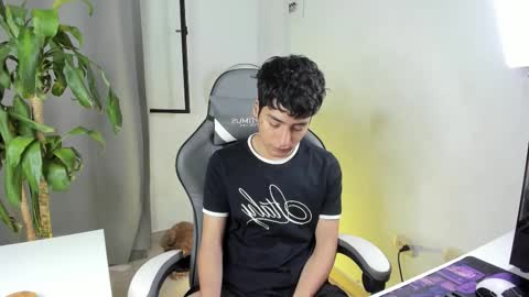 Snapshot of sebas_rosse chatting on March 10, 3:28 pm sebastian online show from March 10, 3:28 pm