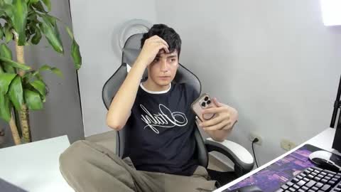 Snapshot of sebas_rosse chatting on March 11, 4:35 pm sebastian online show from March 11, 4:35 pm