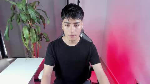 Snapshot of sebas_rosse chatting on March 24, 3:17 pm sebastian online show from March 24, 3:17 pm