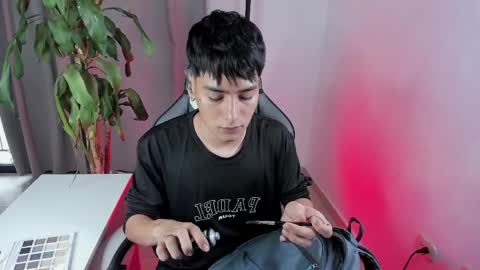 Snapshot of sebas_rosse chatting on March 25, 3:40 pm sebastian online show from March 25, 3:40 pm