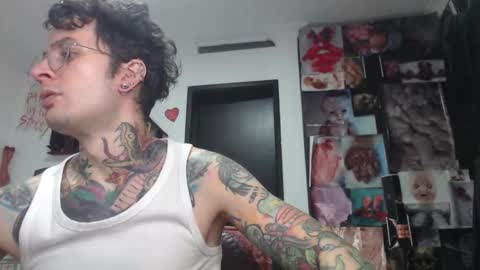 Snapshot of sebasbigdick_ chatting on October 19, 6:36 am spityio instagram online show from October 19, 6:36 am