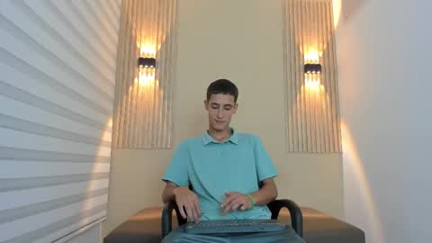 Snapshot of sebass_r chatting on November 14, 7:23 pm sebass_r online show from November 14, 7:23 pm