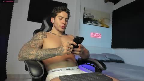 Snapshot of sebastianortizm chatting on November 2, 10:34 pm Lucian Sinclair online show from November 2, 10:34 pm