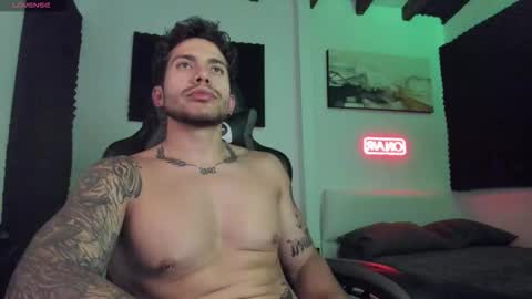 Lucian Sinclair online show from November 28, 2:36 am