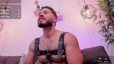 Snapshot of sebastianvilla__ chatting on December 25, 11:53 pm Instagram jeanpaulfit online show from December 25, 11:53 pm