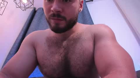 Snapshot of sebastianvilla__ chatting on February 20, 2:07 am Instagram jeanpaulfit online show from February 20, 2:07 am