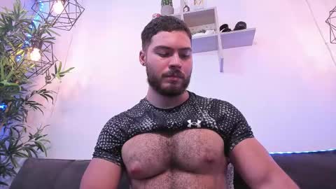 Snapshot of sebastianvilla__ chatting on February 26, 6:11 pm Instagram jeanpaulfit online show from February 26, 6:11 pm