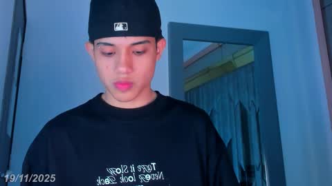 Sebastian online show from November 19, 8:31 pm