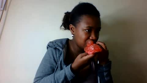 Snapshot of secil3274 chatting on July 24, 9:29 am secil3274 online show from July 24, 9:29 am