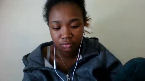 Snapshot of secil3274 chatting on July 28, 3:21 pm secil3274 online show from July 28, 3:21 pm