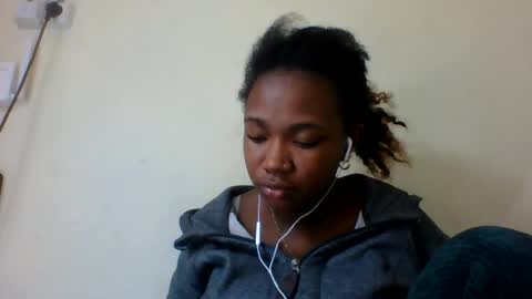 Snapshot of secil3274 chatting on July 28, 4:39 pm secil3274 online show from July 28, 4:39 pm