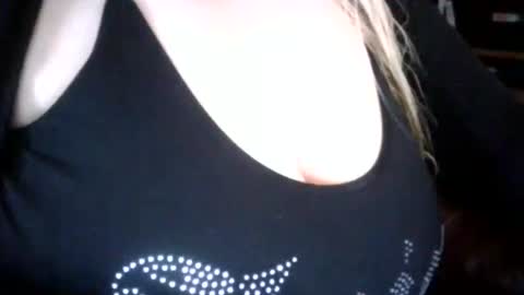 Snapshot of secret18slaveanon chatting on May 15, 10:28 pm Sunny online show from May 15, 10:28 pm