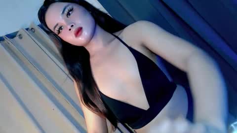 kwen online show from October 18, 11:27 pm