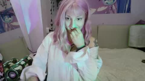 Snapshot of secret_bloom chatting on November 18, 10:31 am secret_bloom online show from November 18, 10:31 am