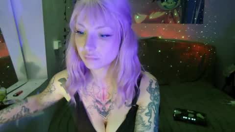 Snapshot of secret_bloom chatting on December 16, 9:09 pm secret_bloom online show from December 16, 9:09 pm