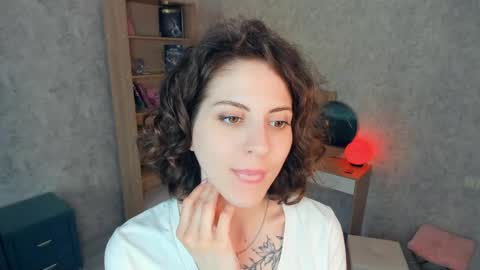 Snapshot of secret_des1res chatting on May 17, 5:38 am Mia online show from May 17, 5:38 am