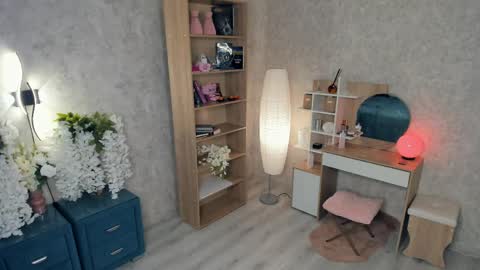 Snapshot of secret_des1res chatting on June 3, 5:32 am Mia online show from June 3, 5:32 am