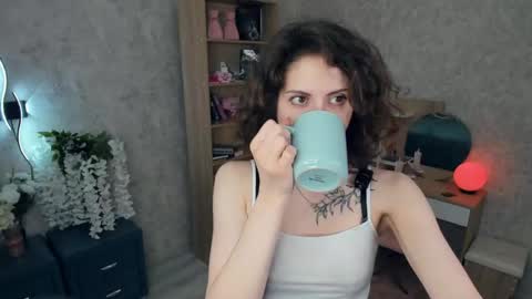 Snapshot of secret_des1res chatting on June 7, 5:22 am Mia online show from June 7, 5:22 am