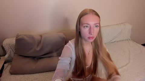 Snapshot of secret_dreams_ chatting on August 6, 5:04 pm Amanda and pair in a real life we love each other but can play with you online show from August 6, 5:04 pm