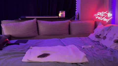 Secret Lovers online show from June 5, 6:24 pm