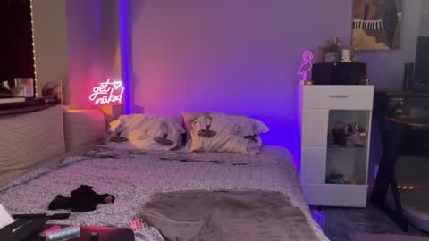 Secret Lovers online show from June 6, 10:25 pm
