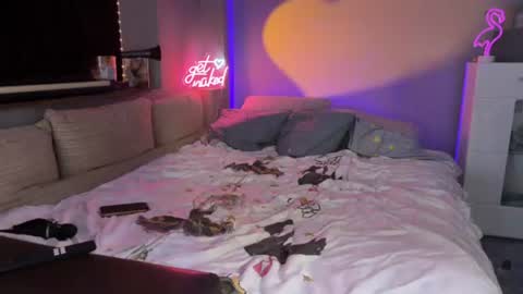 Secret Lovers online show from June 11, 7:01 pm