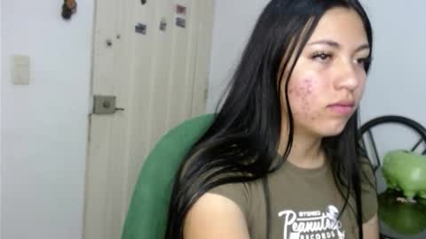 Snapshot of secret_pussy_small chatting on November 5, 4:45 am gabrielaaa online show from November 5, 4:45 am