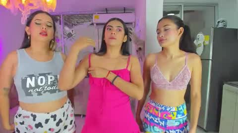 Snapshot of secrethause71605 chatting on September 24, 9:51 pm NIKOL online show from September 24, 9:51 pm