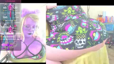 Snapshot of secretlove333 chatting on January 8, 1:52 am Princess Peachie online show from January 8, 1:52 am