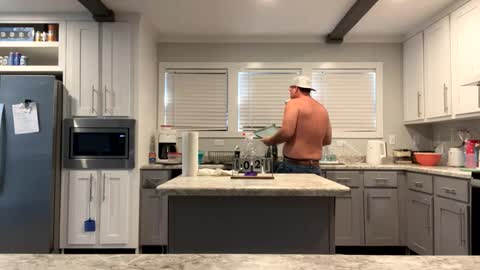 Snapshot of secretlyseductive9399 chatting on February 2, 6:20 pm secretlyseductive9399 online show from February 2, 6:20 pm