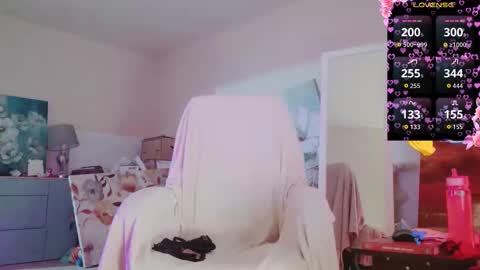 Snapshot of secretmistress01 chatting on February 27, 4:12 am Mariot Mery for short ..never call me PET NAMES in FREECHAT mom momy baby or sweety online show from February 27, 4:12 am
