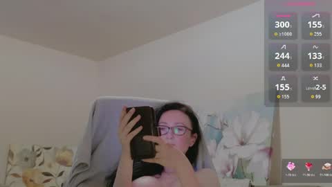 Snapshot of secretmistress01 chatting on May 22, 9:48 am Mariot Mery for short ..never call me PET NAMES in FREECHAT mom momy baby or sweety online show from May 22, 9:48 am