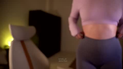 Snapshot of secrets_eli chatting on February 20, 5:24 pm Eliz online show from February 20, 5:24 pm