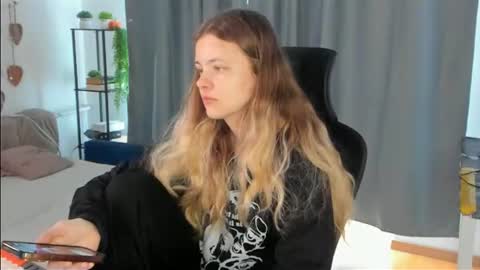 secrettier online show from July 8, 5:01 am
