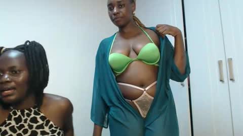 Snapshot of seductive_candie chatting on October 18, 4:30 pm Candie online show from October 18, 4:30 pm